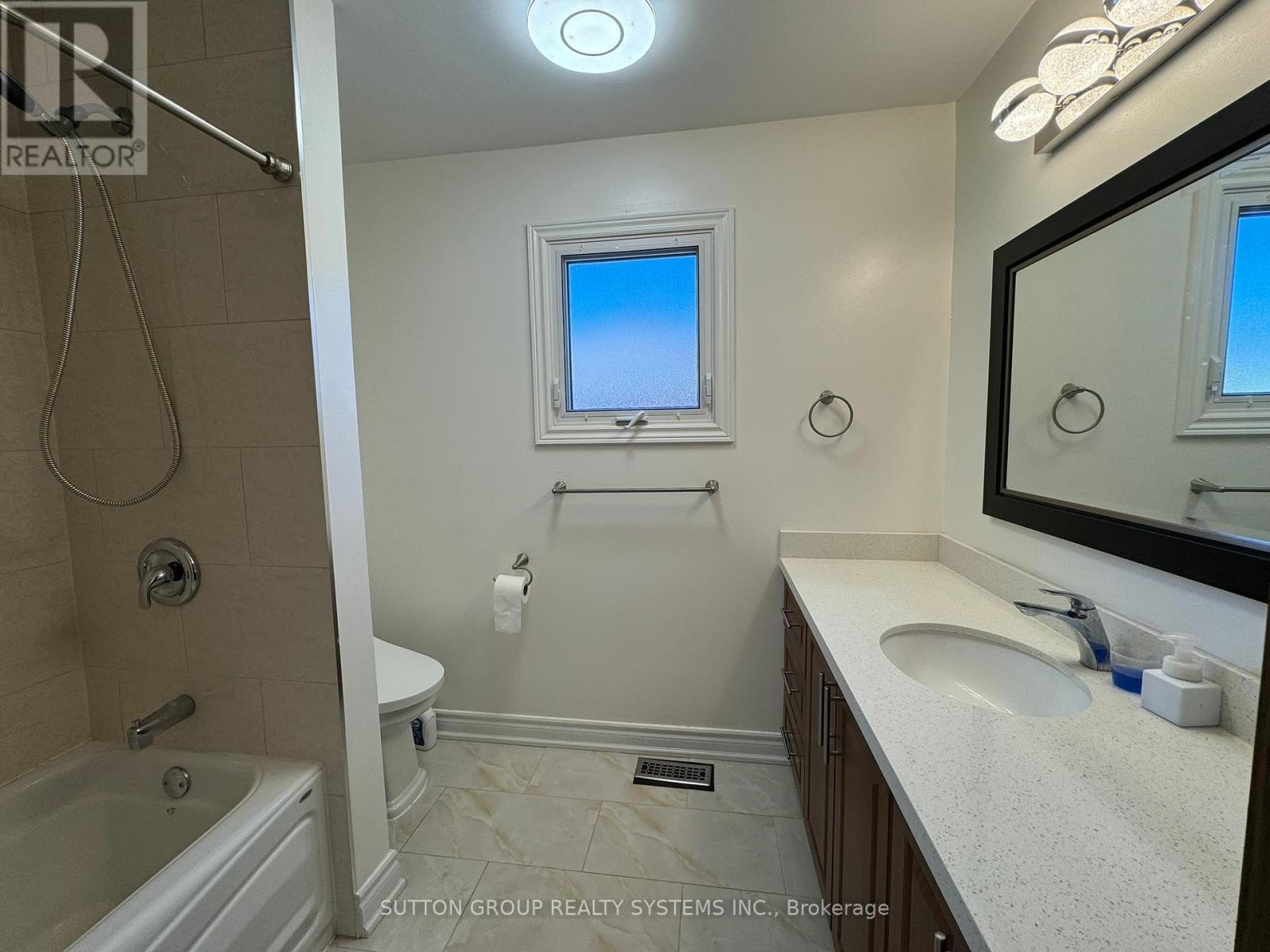 












UPPER - 1232 BONNYBANK COURT

,
Oakville (GA Glen Abbey),




Ontario
L6M1V7

