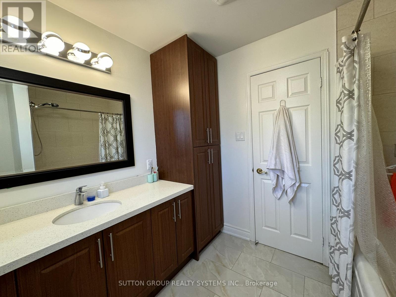 












UPPER - 1232 BONNYBANK COURT

,
Oakville (GA Glen Abbey),




Ontario
L6M1V7

