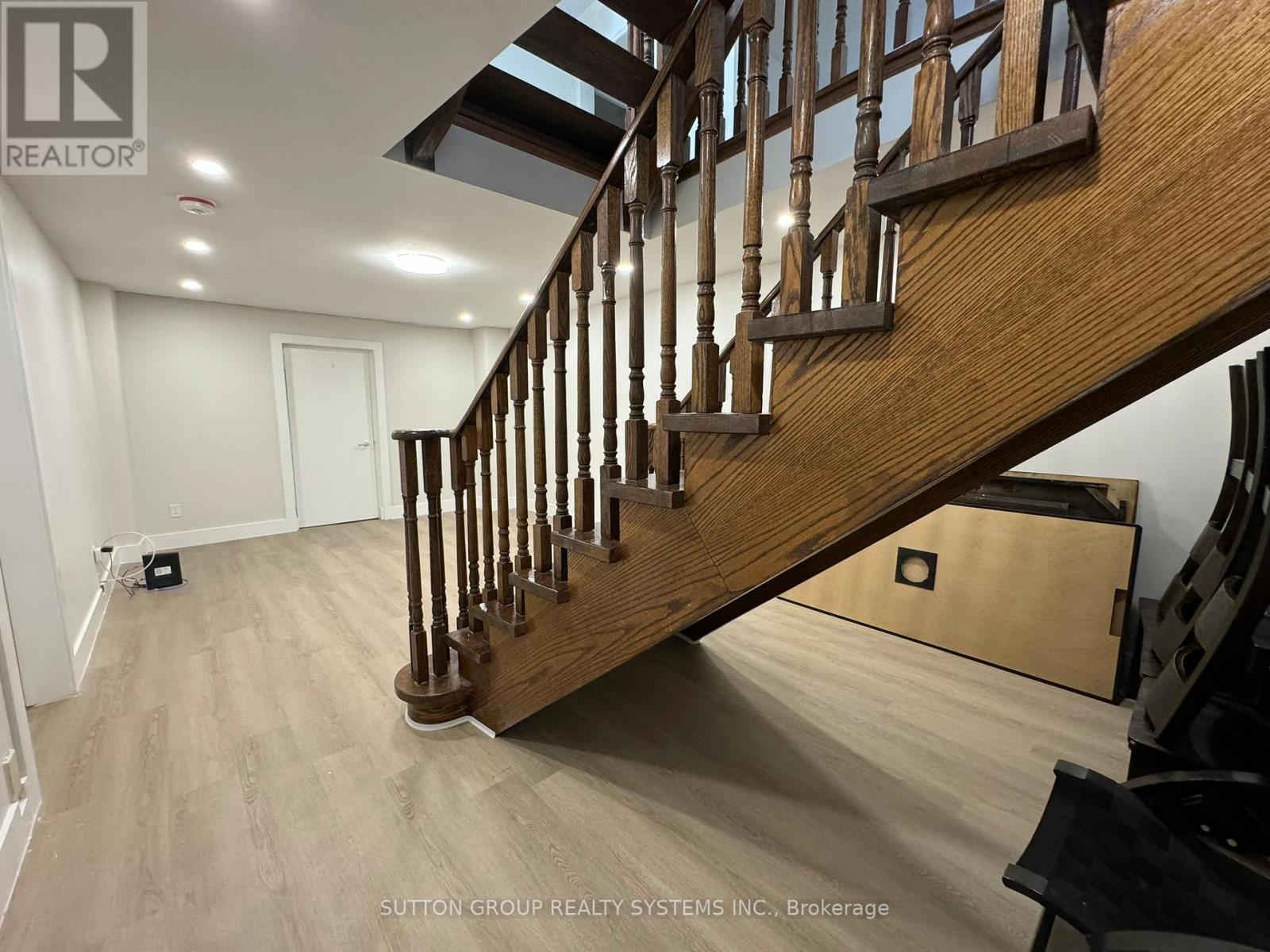 












UPPER - 1232 BONNYBANK COURT

,
Oakville (GA Glen Abbey),




Ontario
L6M1V7

