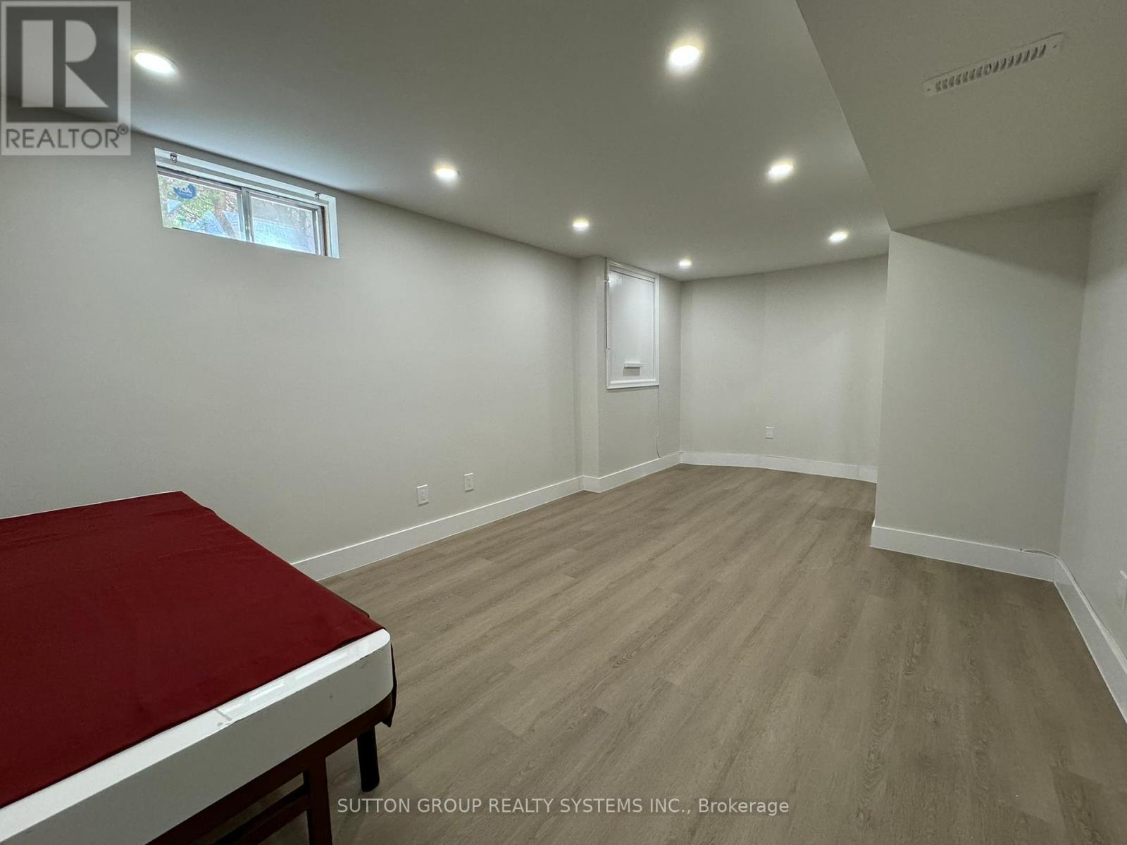 












UPPER - 1232 BONNYBANK COURT

,
Oakville (GA Glen Abbey),




Ontario
L6M1V7

