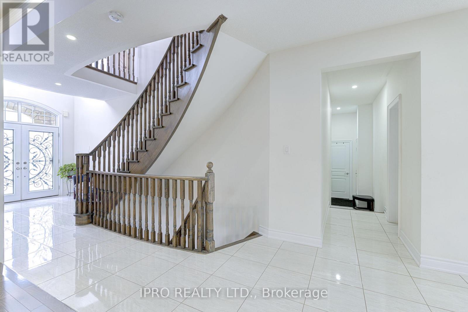 












5 ARIES STREET

,
Brampton (Credit Valley),




Ontario
L6Y5Z2

