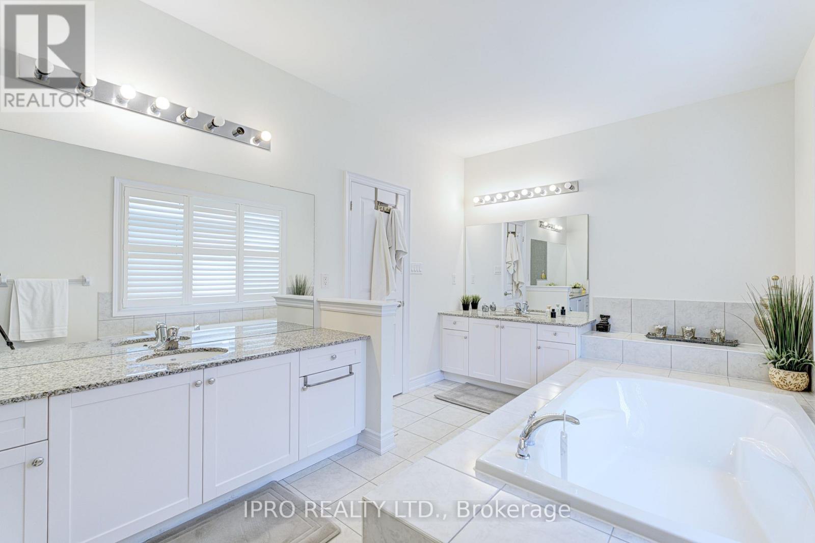 












5 ARIES STREET

,
Brampton (Credit Valley),




Ontario
L6Y5Z2

