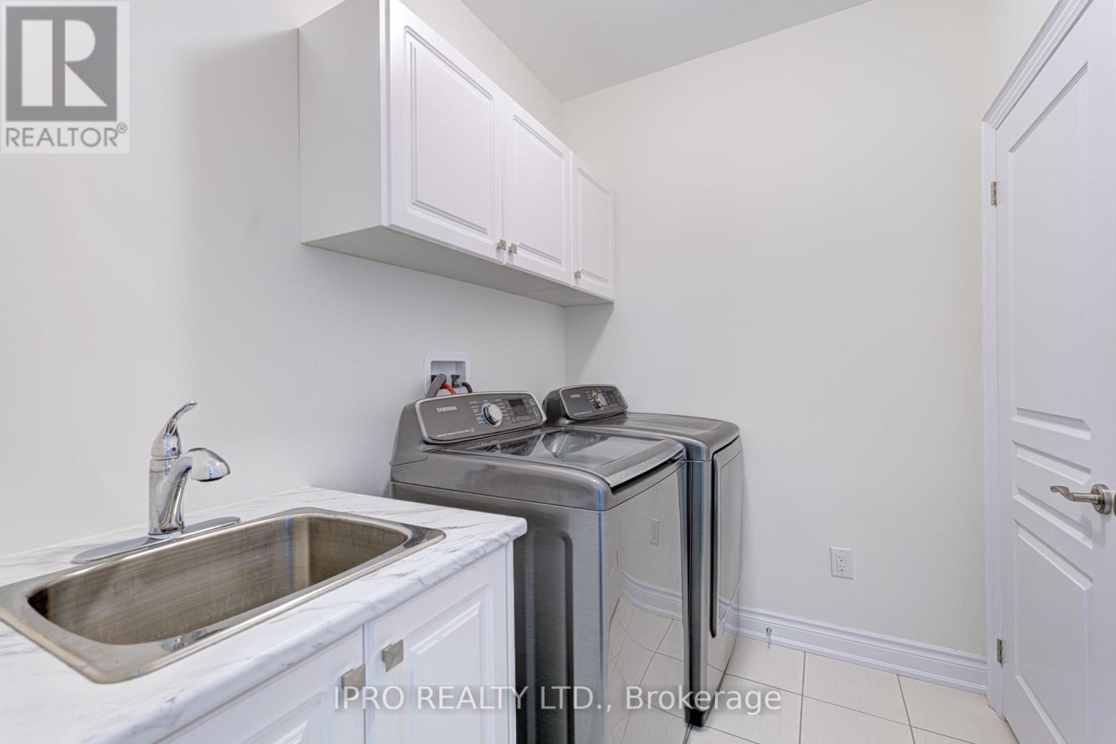 












5 ARIES STREET

,
Brampton (Credit Valley),




Ontario
L6Y5Z2

