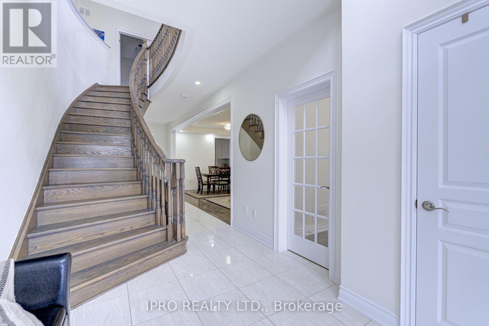 












5 ARIES STREET

,
Brampton (Credit Valley),




Ontario
L6Y5Z2

