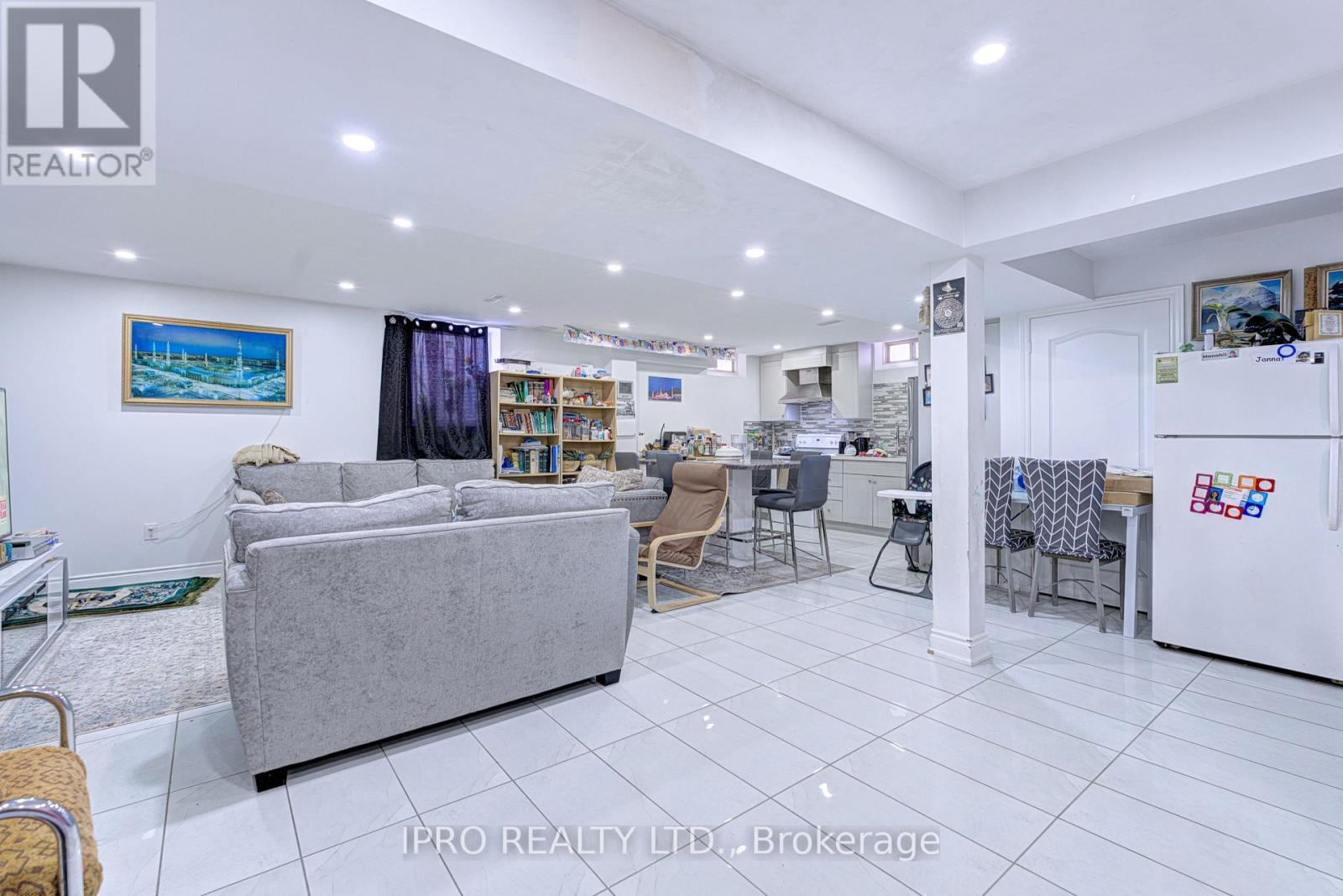 












5 ARIES STREET

,
Brampton (Credit Valley),




Ontario
L6Y5Z2

