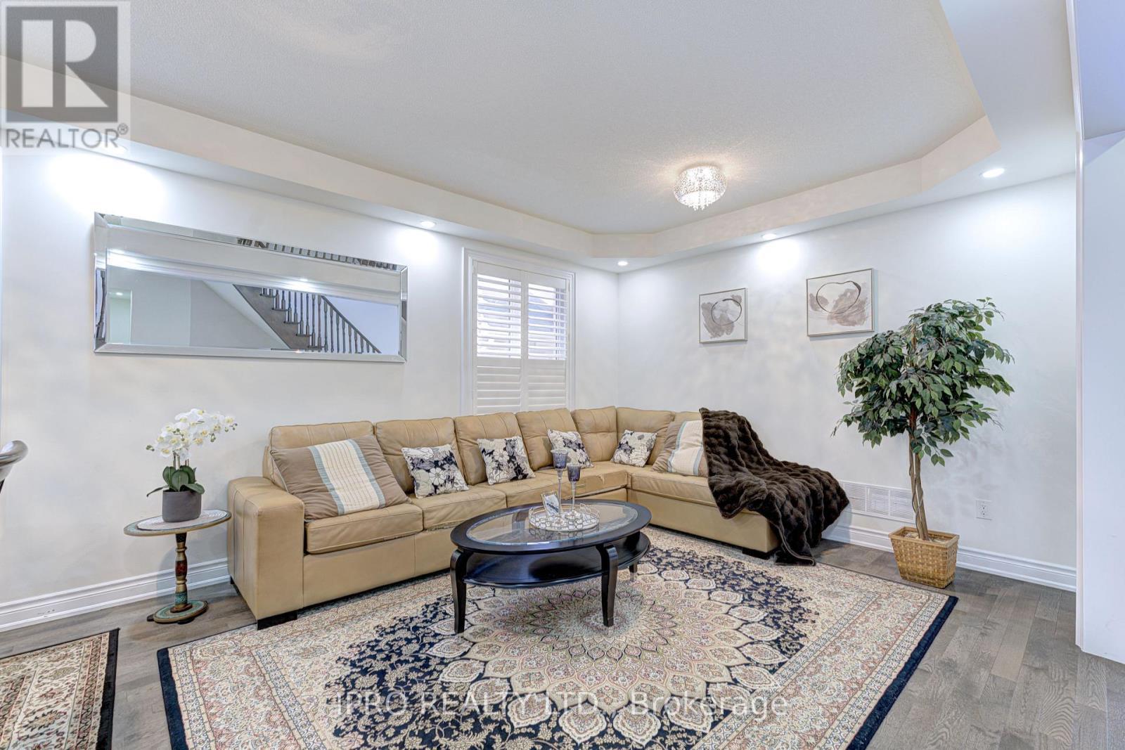 












5 ARIES STREET

,
Brampton (Credit Valley),




Ontario
L6Y5Z2

