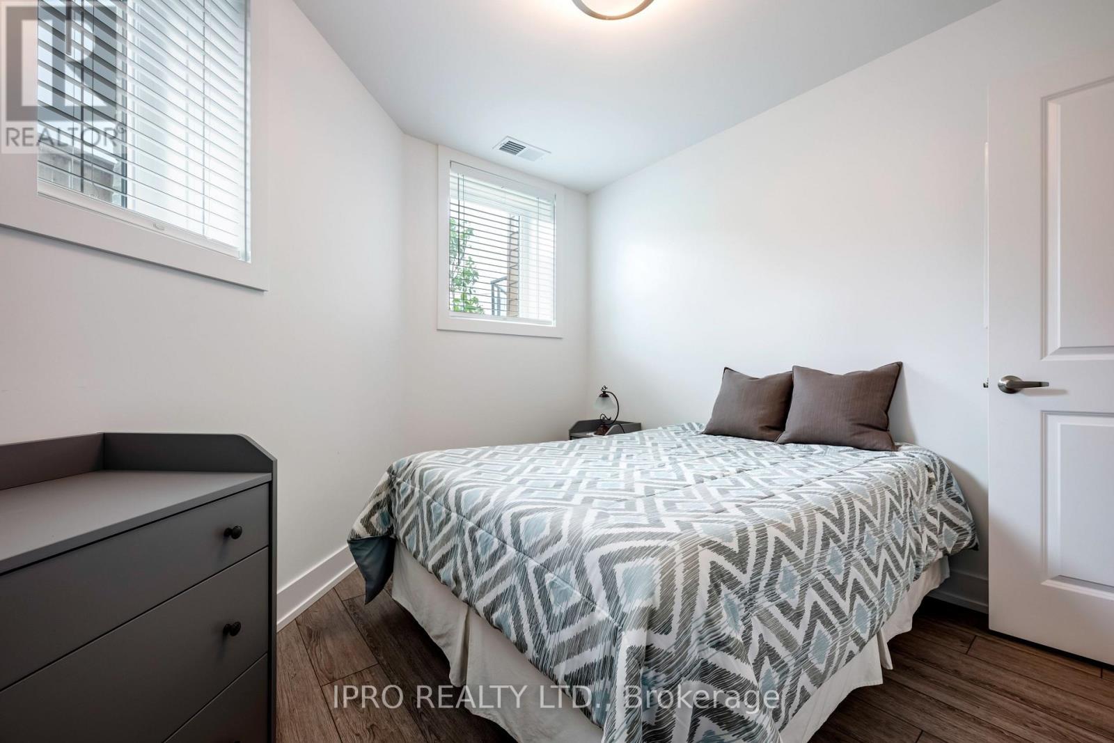 












104 - 17 CENTRE STREET

,
Orangeville,




Ontario
L9W7S6

