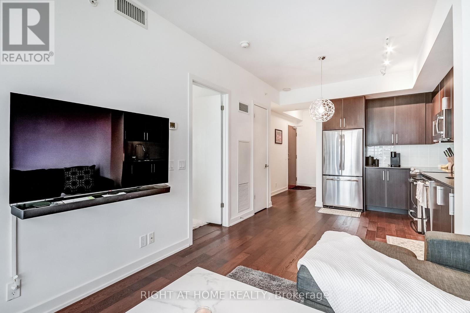 












2710 - 2212 LAKE SHORE BOULEVARD W

,
Toronto (Mimico),




Ontario
M8V1A4

