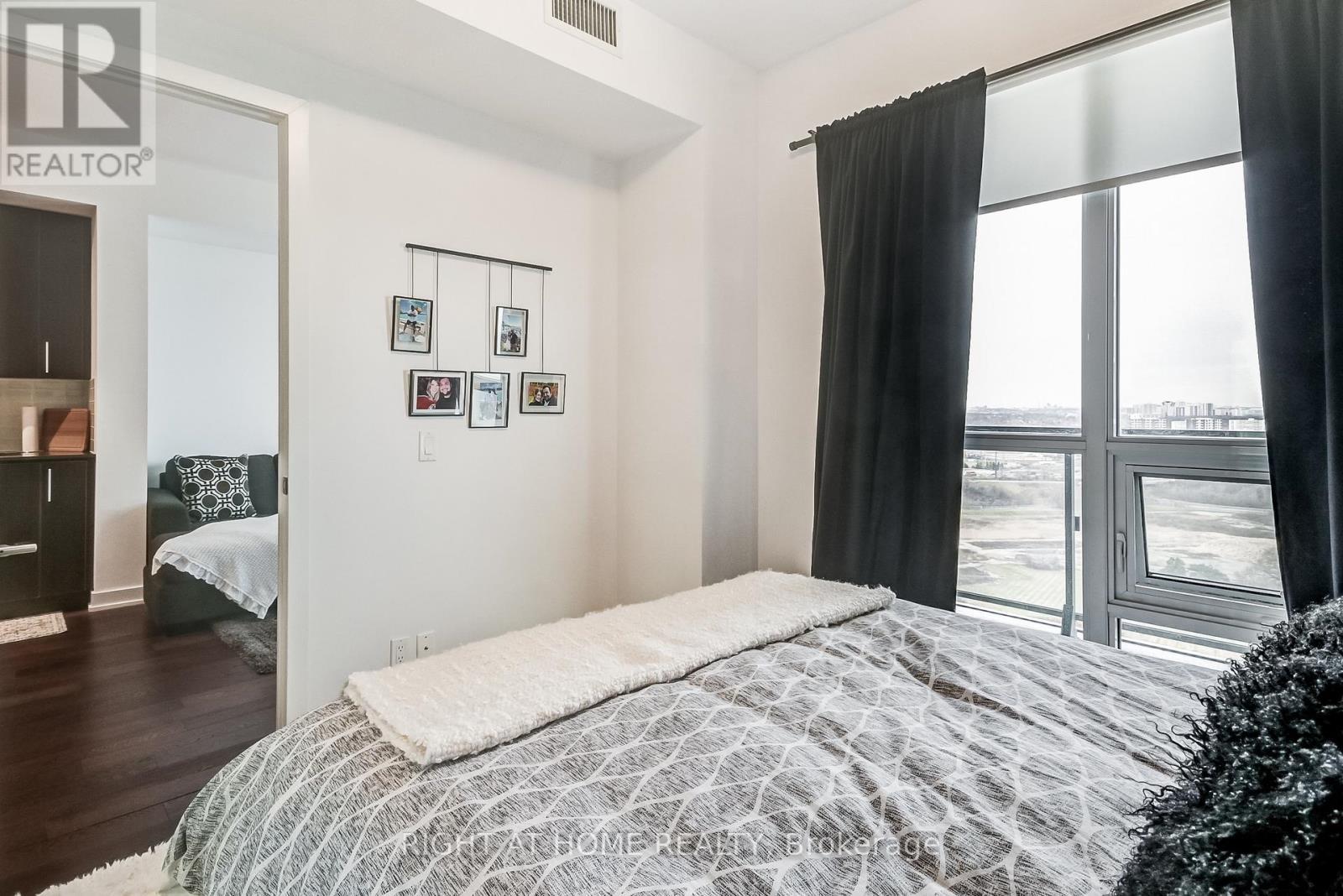 












2710 - 2212 LAKE SHORE BOULEVARD W

,
Toronto (Mimico),




Ontario
M8V1A4

