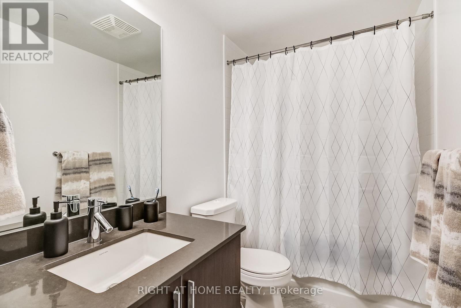 












2710 - 2212 LAKE SHORE BOULEVARD W

,
Toronto (Mimico),




Ontario
M8V1A4


