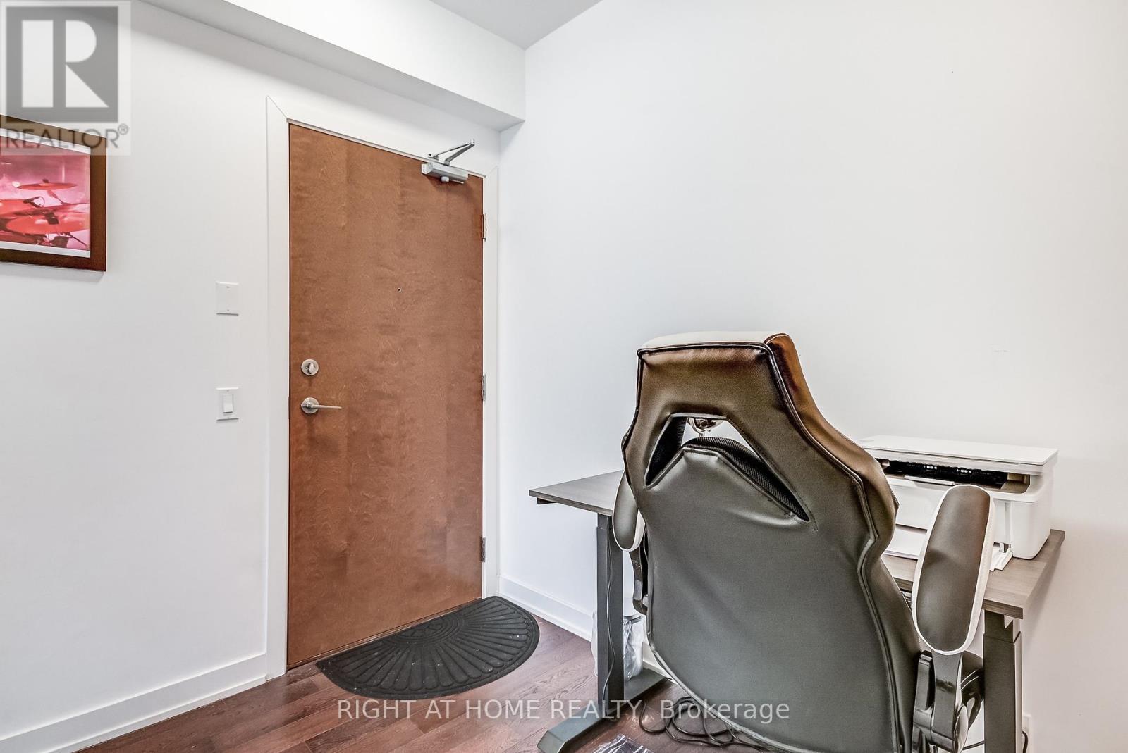 












2710 - 2212 LAKE SHORE BOULEVARD W

,
Toronto (Mimico),




Ontario
M8V1A4

