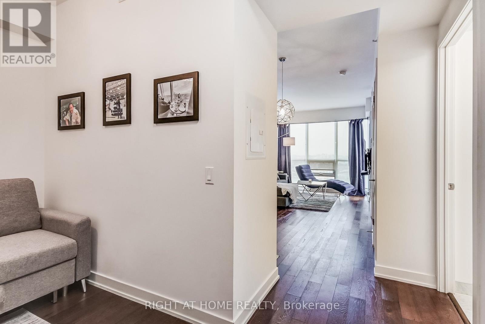












2710 - 2212 LAKE SHORE BOULEVARD W

,
Toronto (Mimico),




Ontario
M8V1A4

