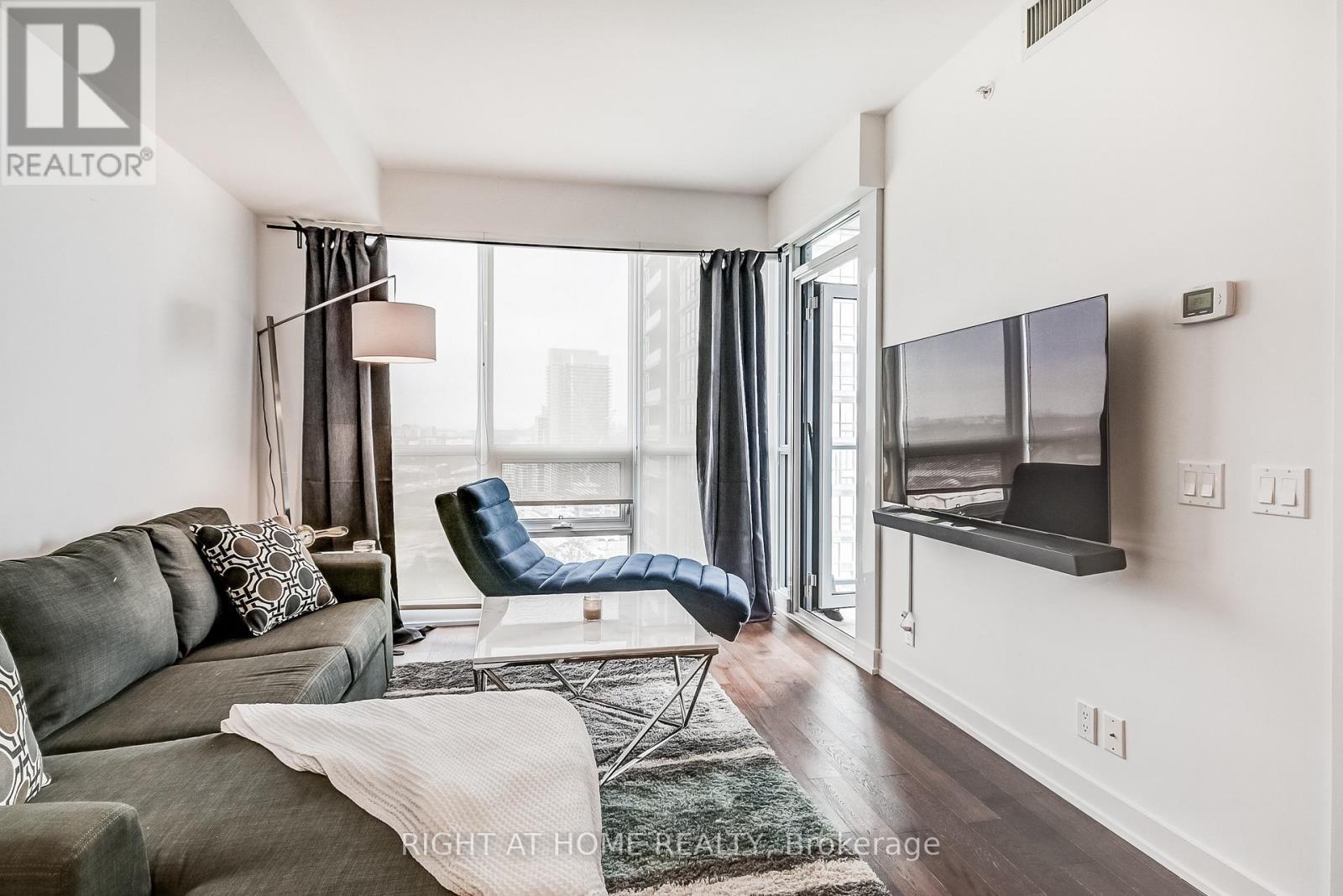 












2710 - 2212 LAKE SHORE BOULEVARD W

,
Toronto (Mimico),




Ontario
M8V1A4

