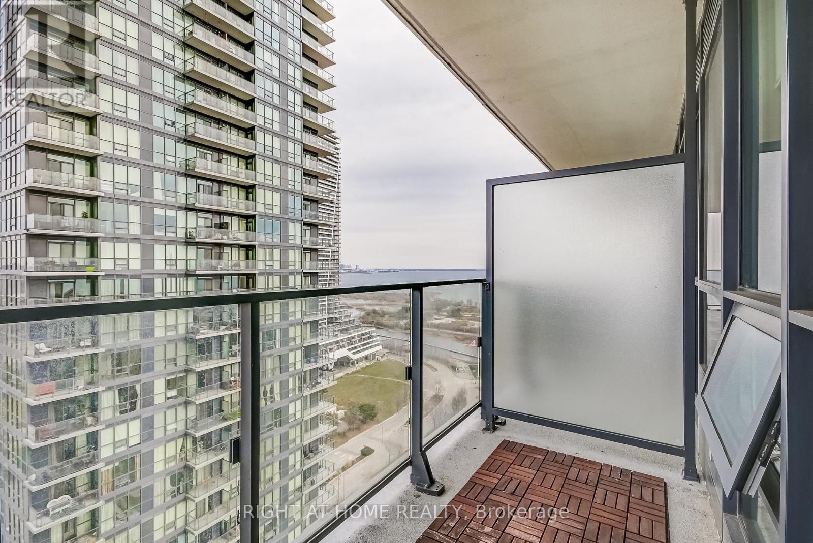 












2710 - 2212 LAKE SHORE BOULEVARD W

,
Toronto (Mimico),




Ontario
M8V1A4


