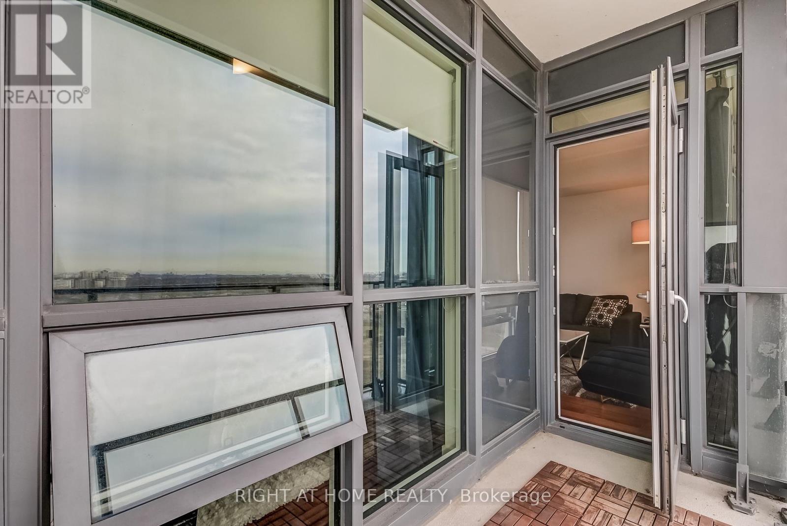 












2710 - 2212 LAKE SHORE BOULEVARD W

,
Toronto (Mimico),




Ontario
M8V1A4

