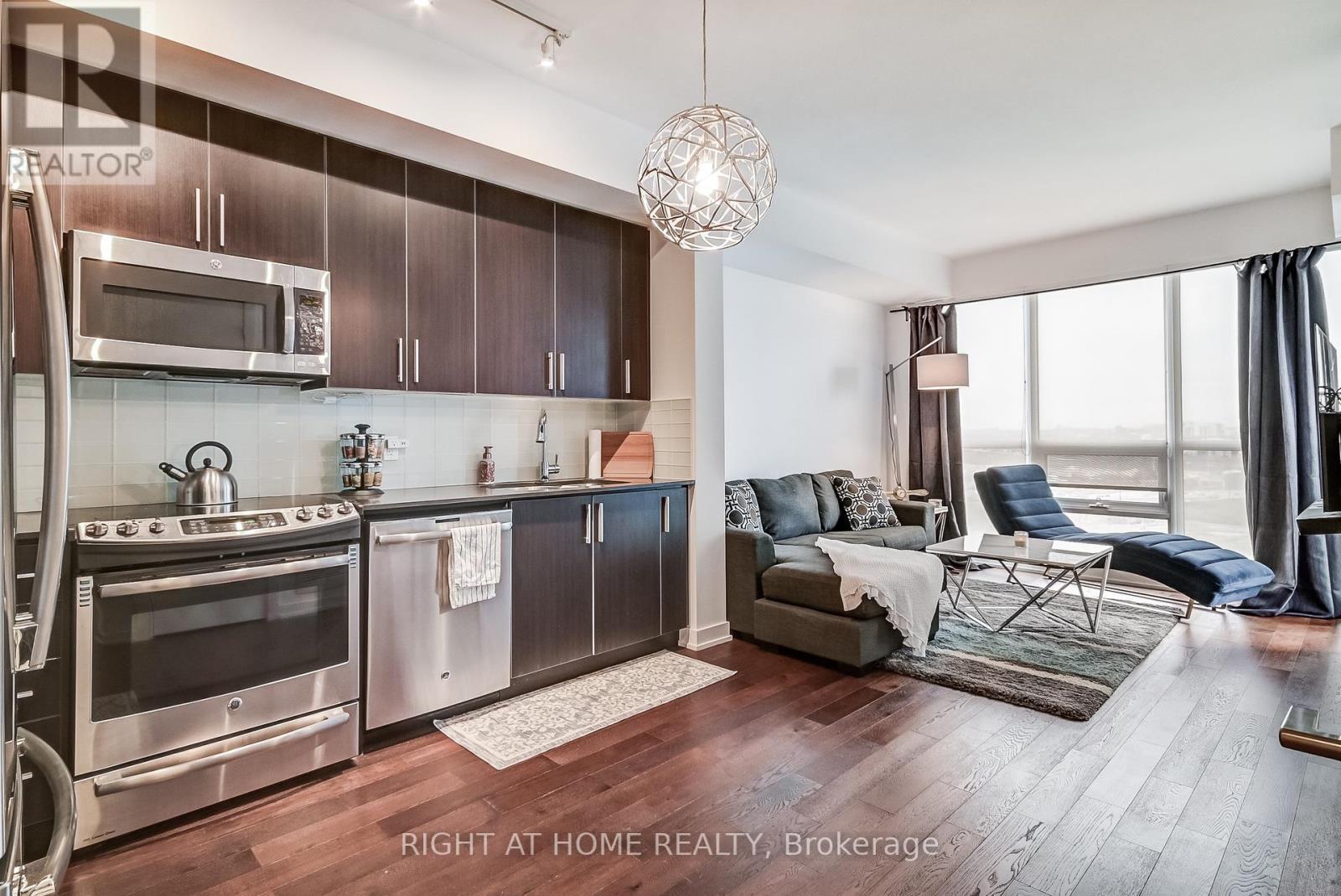 












2710 - 2212 LAKE SHORE BOULEVARD W

,
Toronto (Mimico),




Ontario
M8V1A4

