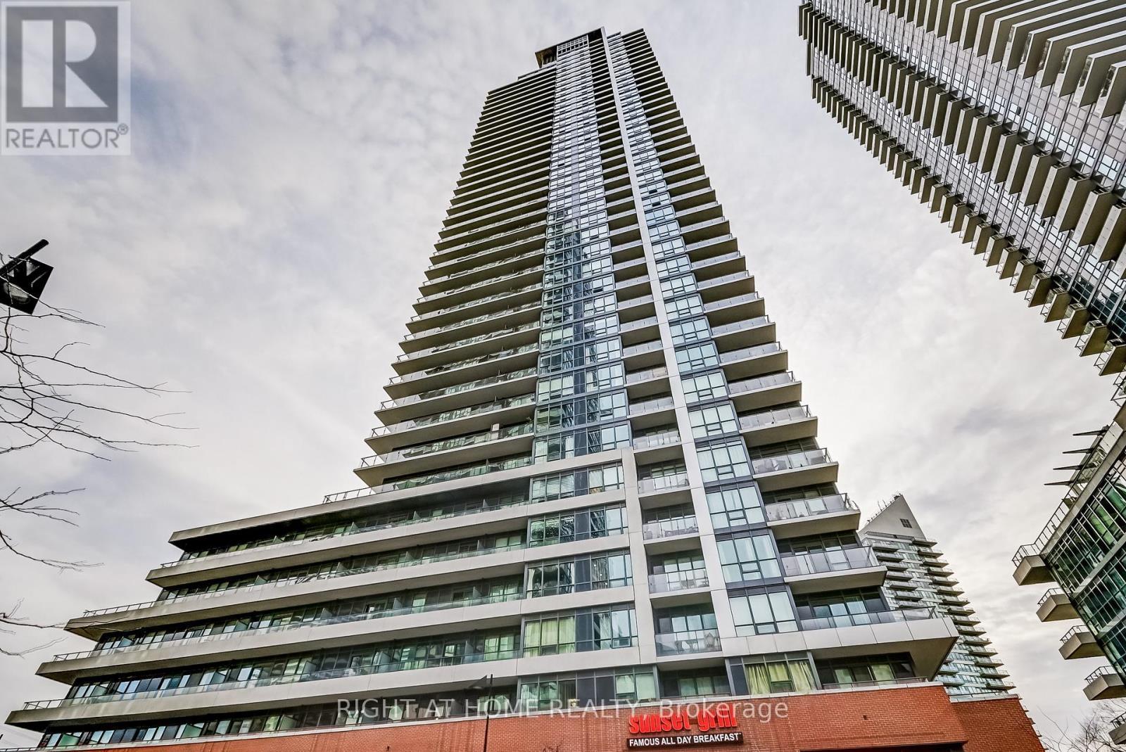 












2710 - 2212 LAKE SHORE BOULEVARD W

,
Toronto (Mimico),




Ontario
M8V1A4

