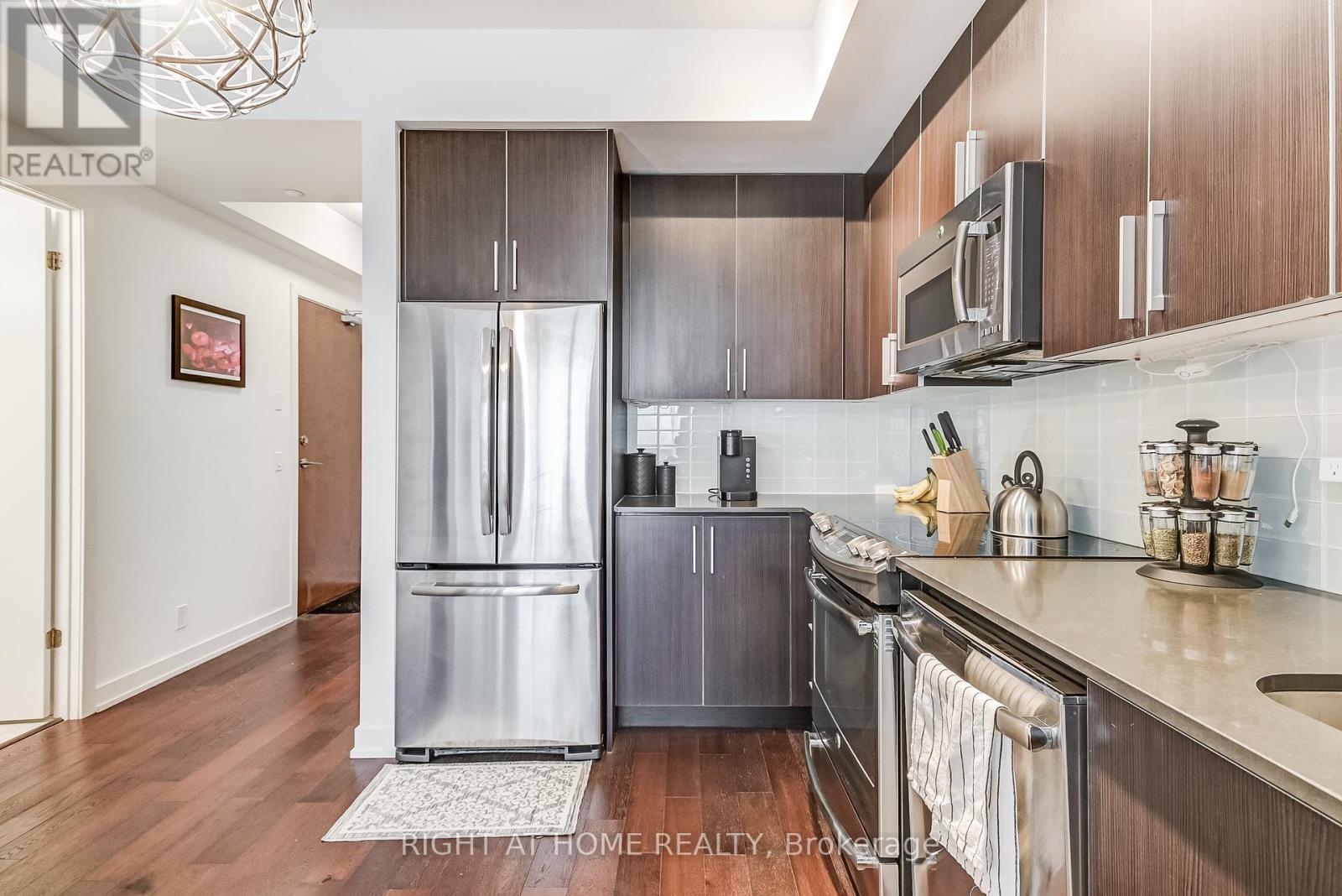 












2710 - 2212 LAKE SHORE BOULEVARD W

,
Toronto (Mimico),




Ontario
M8V1A4


