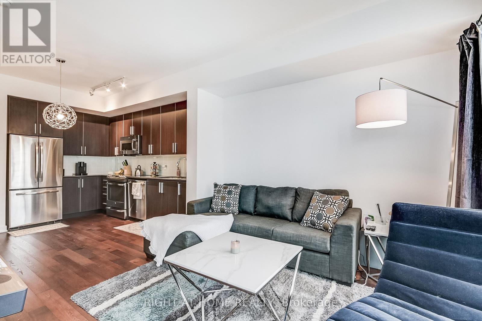 












2710 - 2212 LAKE SHORE BOULEVARD W

,
Toronto (Mimico),




Ontario
M8V1A4

