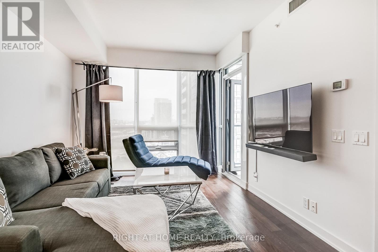 












2710 - 2212 LAKE SHORE BOULEVARD W

,
Toronto (Mimico),




Ontario
M8V1A4

