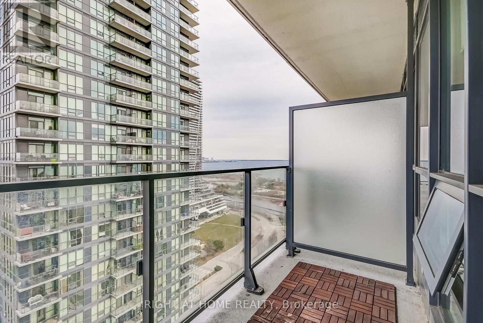 












2710 - 2212 LAKE SHORE BOULEVARD W

,
Toronto (Mimico),




Ontario
M8V1A4

