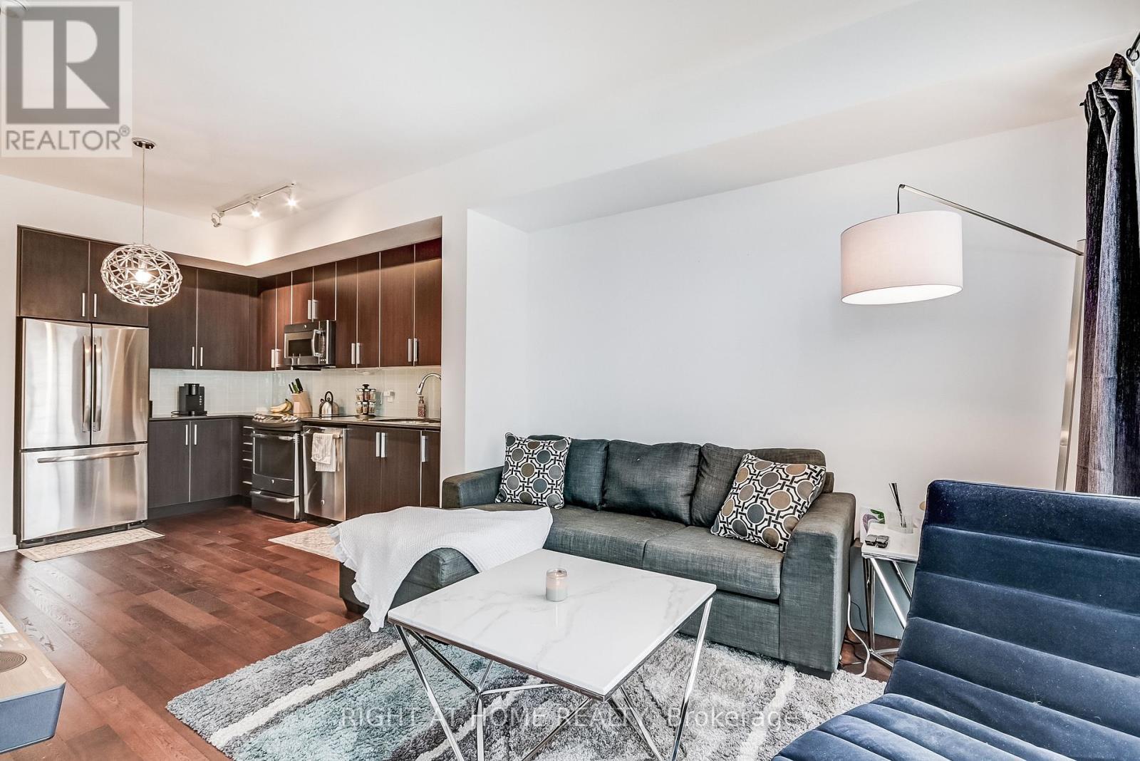 












2710 - 2212 LAKE SHORE BOULEVARD W

,
Toronto (Mimico),




Ontario
M8V1A4

