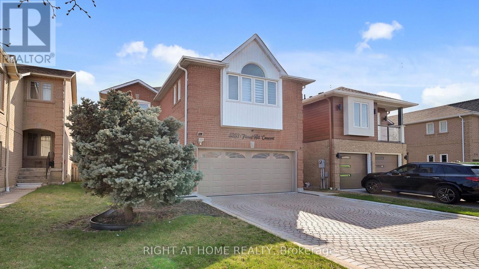 












5253 FLORAL HILL CRESCENT S

,
Mississauga (East Credit),




Ontario
L5V1V4

