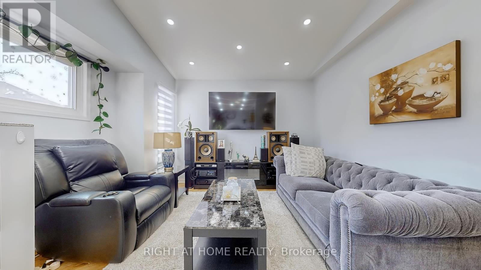 












5253 FLORAL HILL CRESCENT S

,
Mississauga (East Credit),




Ontario
L5V1V4

