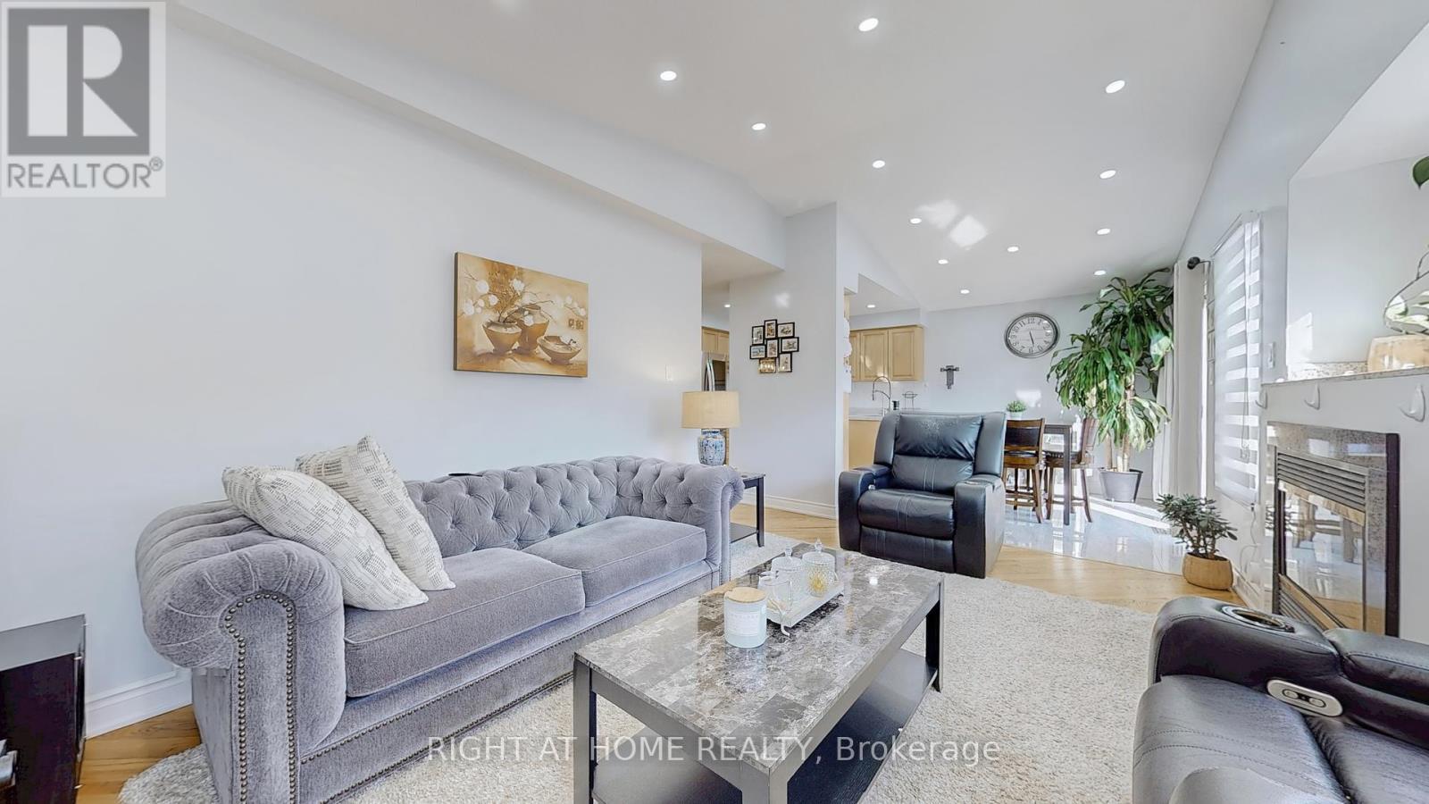 












5253 FLORAL HILL CRESCENT S

,
Mississauga (East Credit),




Ontario
L5V1V4

