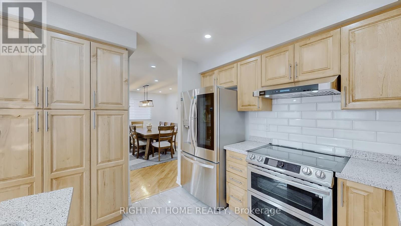 












5253 FLORAL HILL CRESCENT S

,
Mississauga (East Credit),




Ontario
L5V1V4

