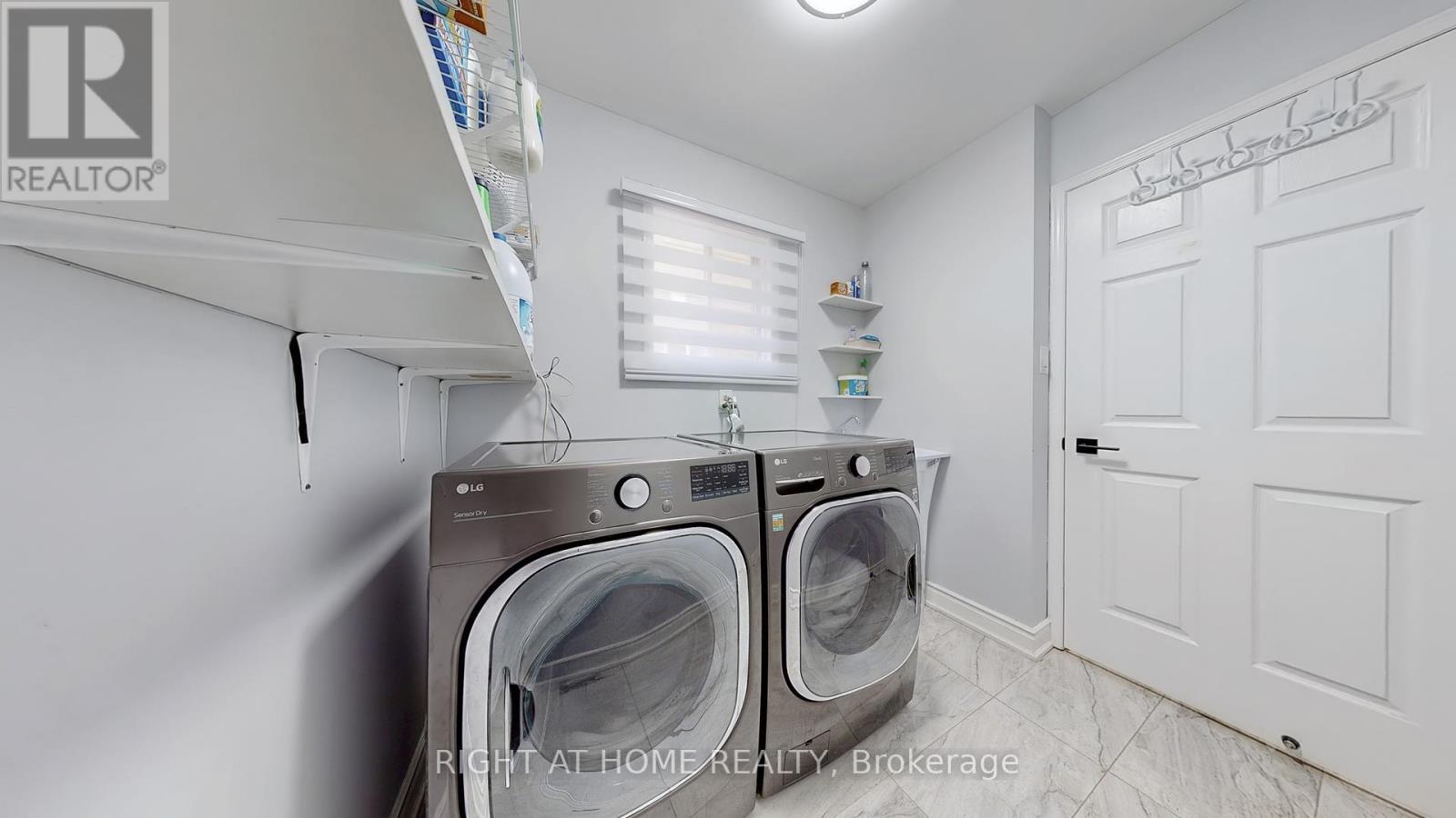 












5253 FLORAL HILL CRESCENT S

,
Mississauga (East Credit),




Ontario
L5V1V4

