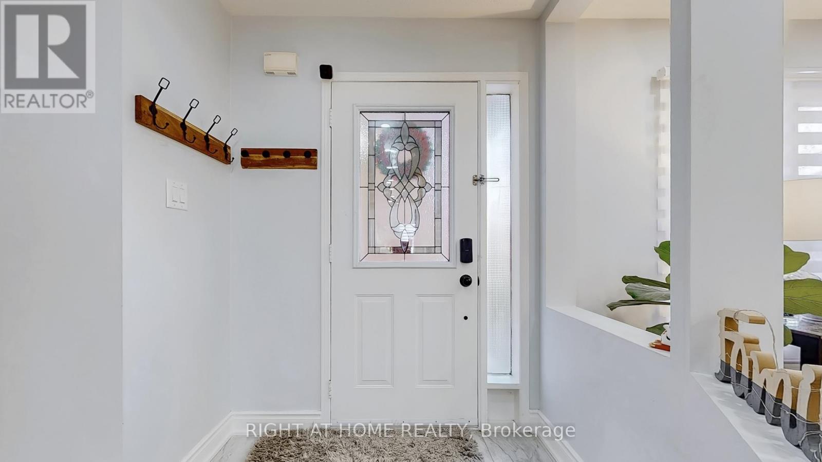 












5253 FLORAL HILL CRESCENT S

,
Mississauga (East Credit),




Ontario
L5V1V4

