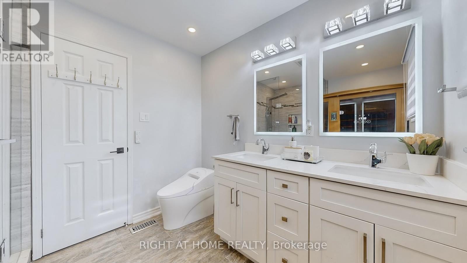 












5253 FLORAL HILL CRESCENT S

,
Mississauga (East Credit),




Ontario
L5V1V4

