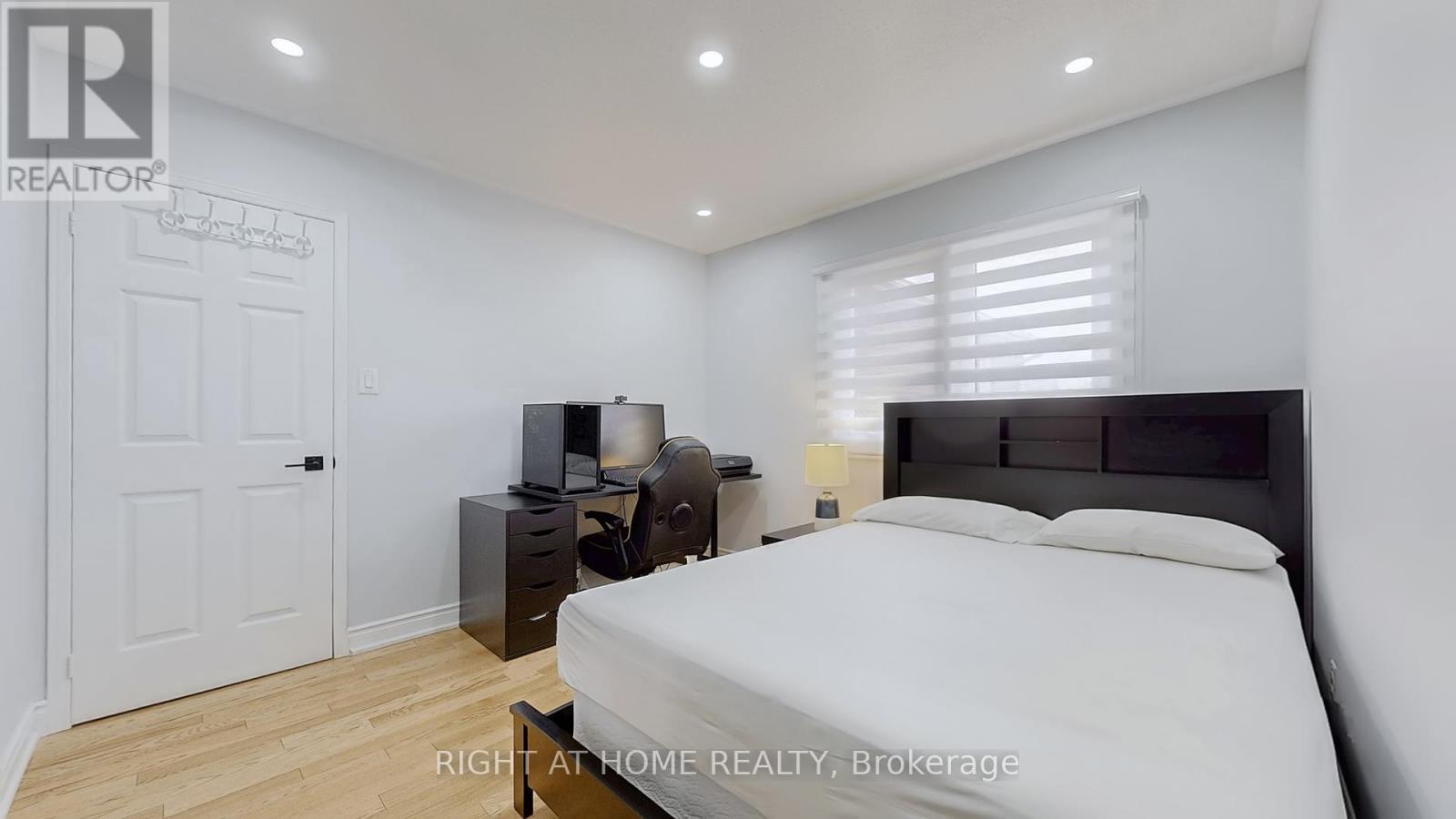 












5253 FLORAL HILL CRESCENT S

,
Mississauga (East Credit),




Ontario
L5V1V4

