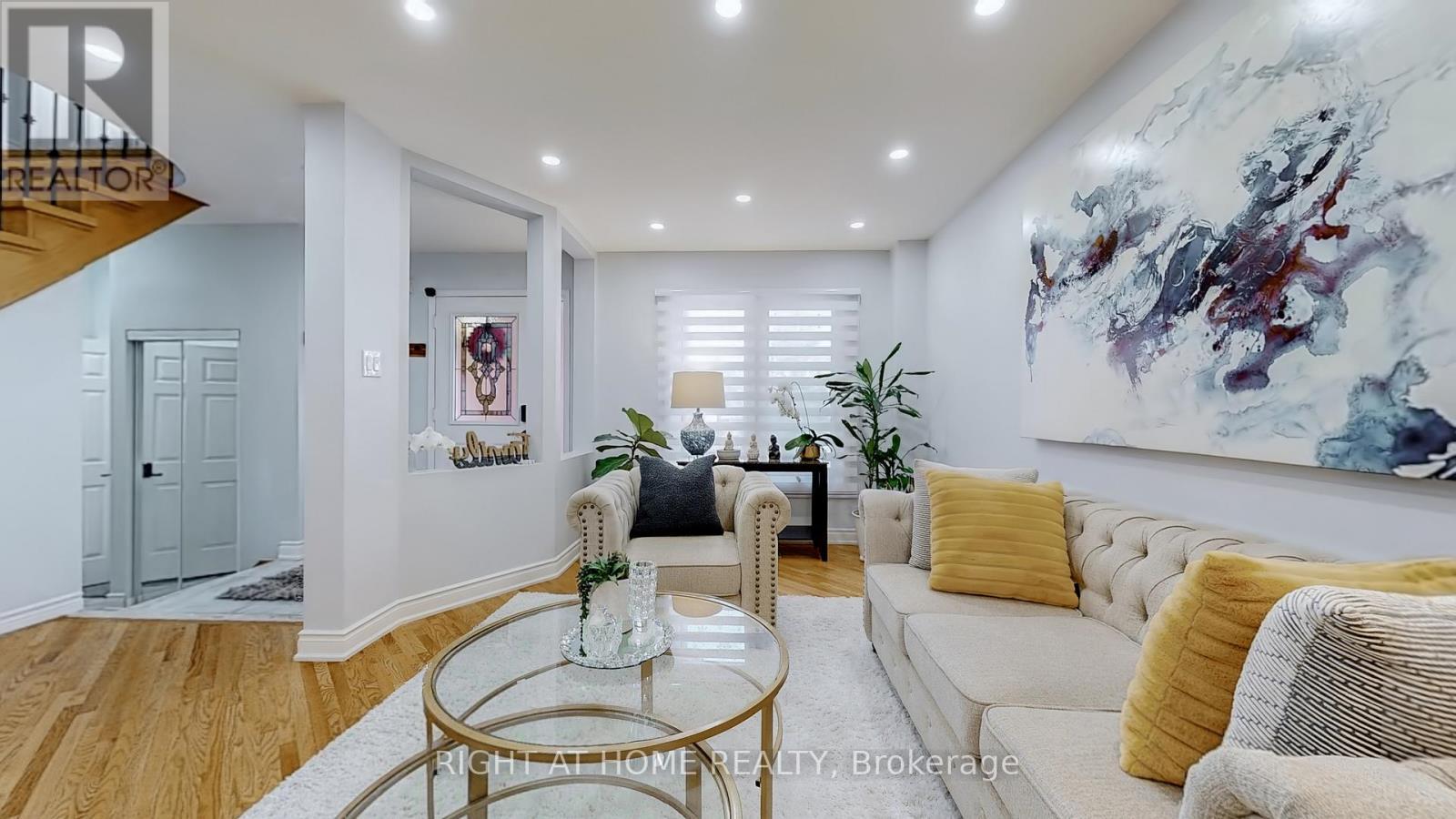 












5253 FLORAL HILL CRESCENT S

,
Mississauga (East Credit),




Ontario
L5V1V4

