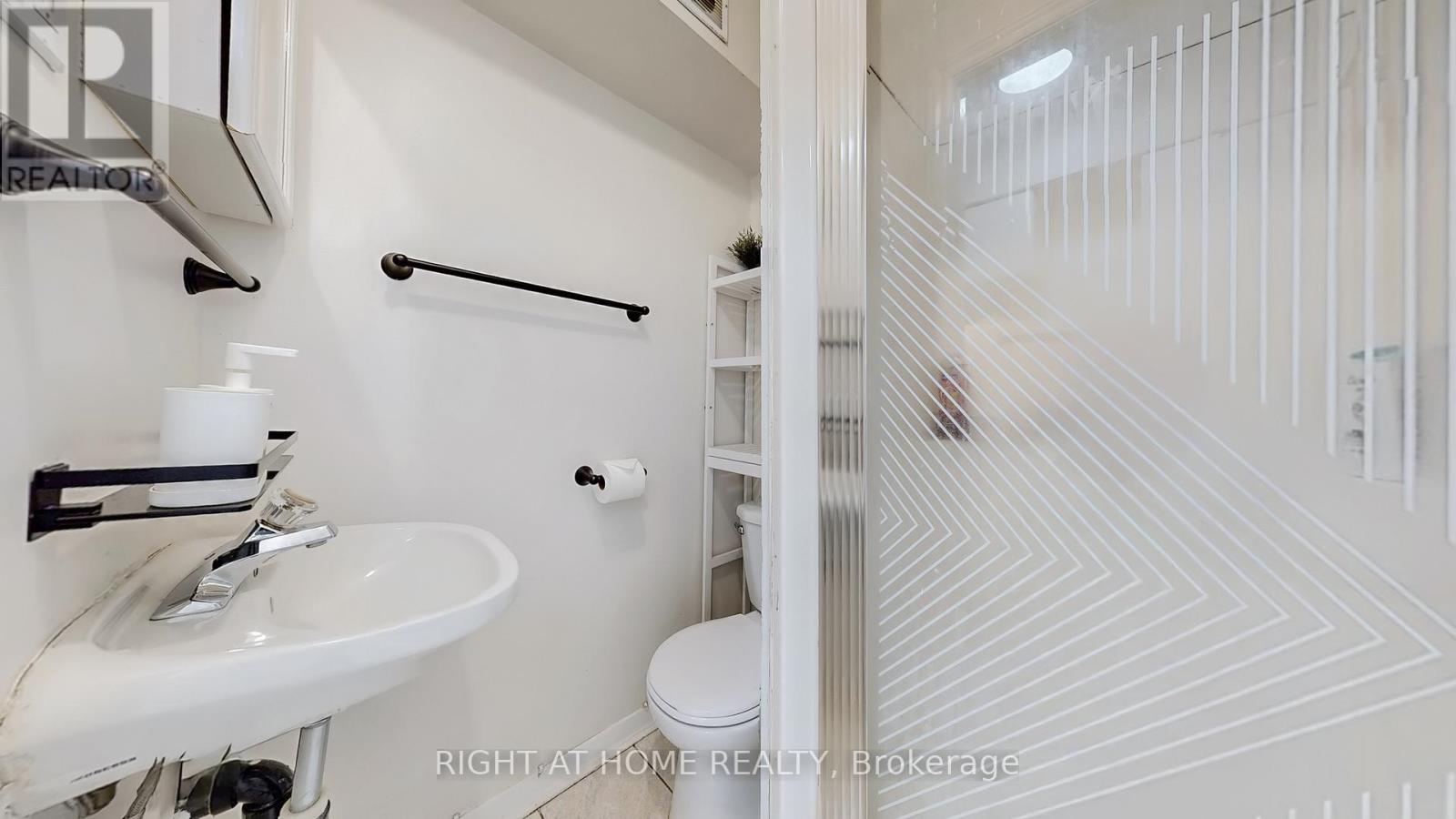 












5253 FLORAL HILL CRESCENT S

,
Mississauga (East Credit),




Ontario
L5V1V4

