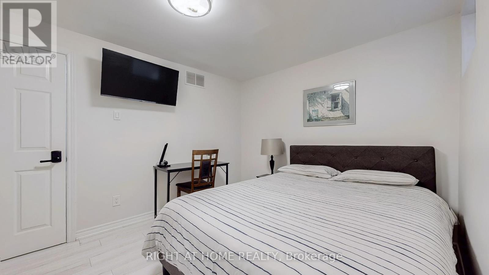 












5253 FLORAL HILL CRESCENT S

,
Mississauga (East Credit),




Ontario
L5V1V4

