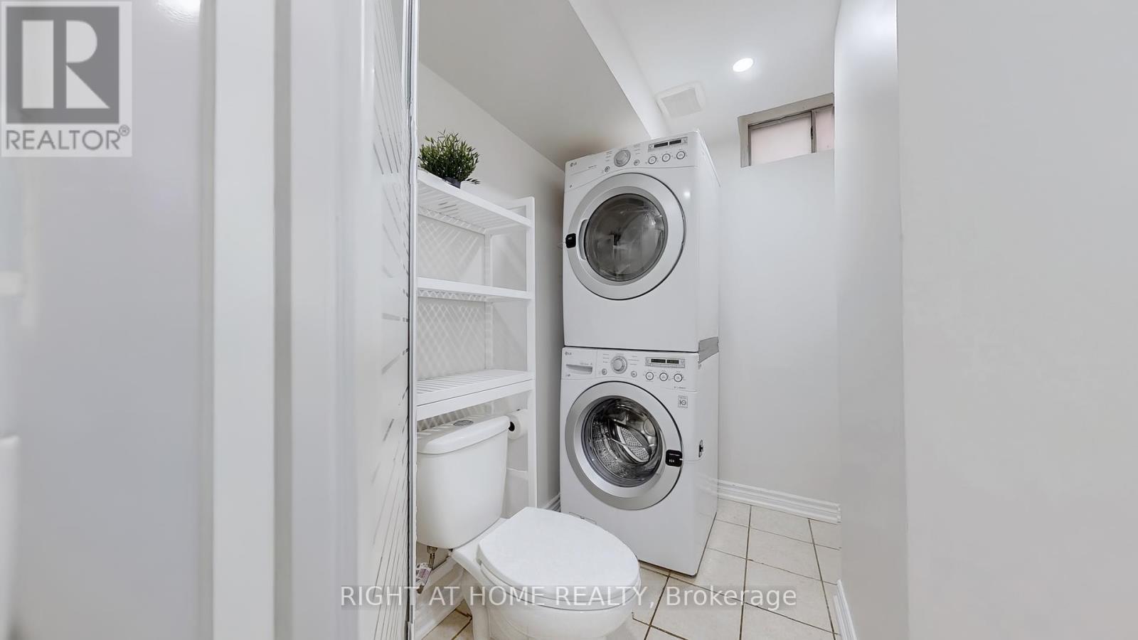 












5253 FLORAL HILL CRESCENT S

,
Mississauga (East Credit),




Ontario
L5V1V4

