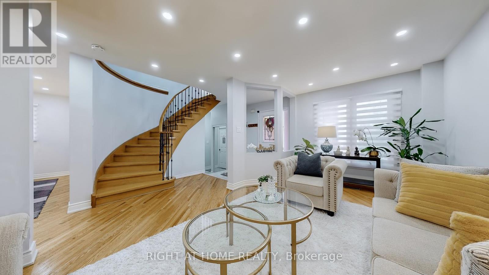 












5253 FLORAL HILL CRESCENT S

,
Mississauga (East Credit),




Ontario
L5V1V4


