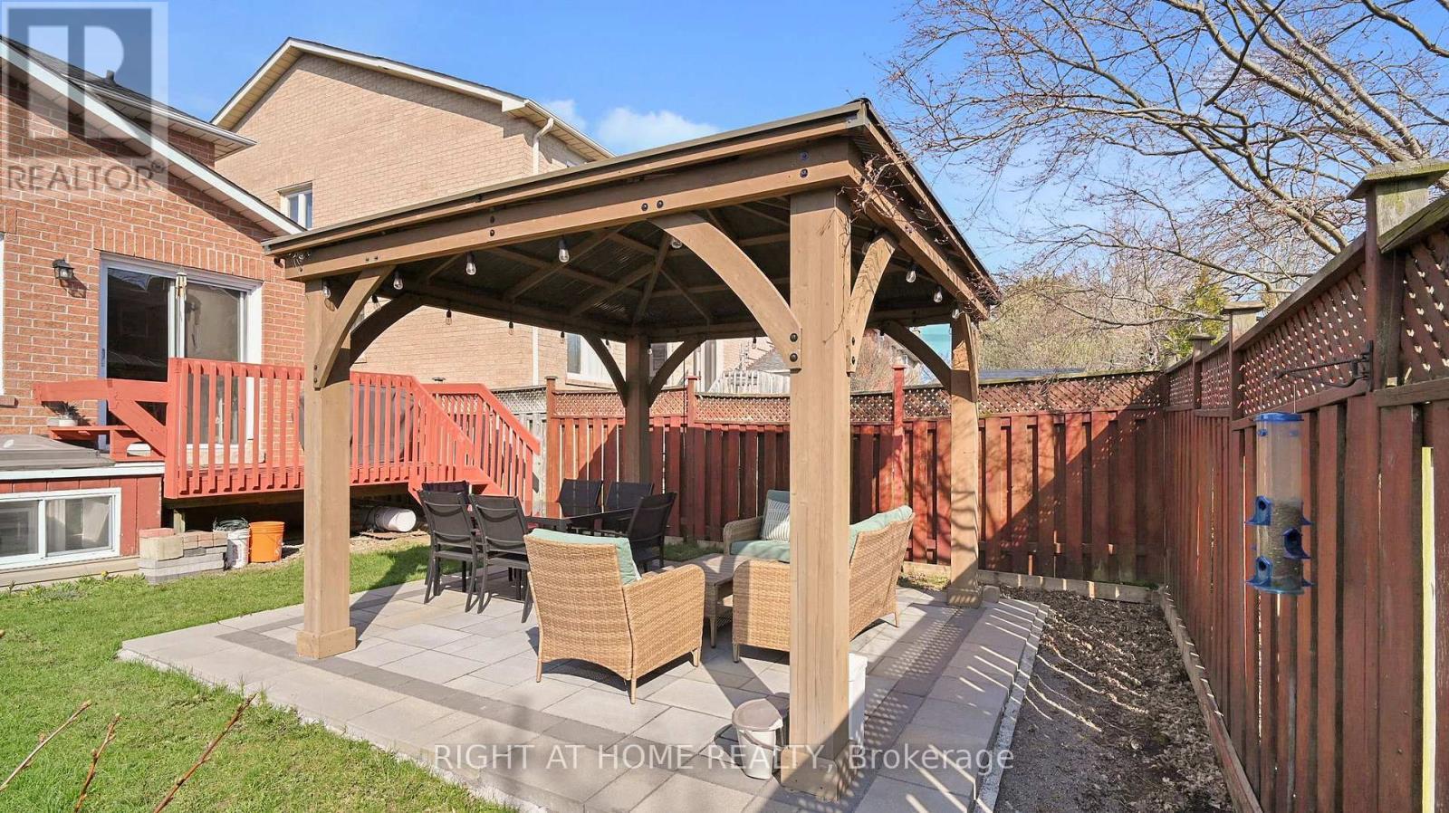 












5253 FLORAL HILL CRESCENT S

,
Mississauga (East Credit),




Ontario
L5V1V4

