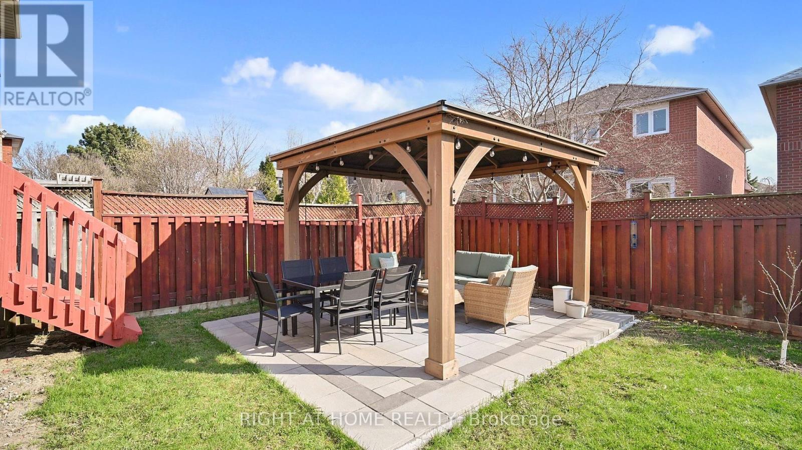 












5253 FLORAL HILL CRESCENT S

,
Mississauga (East Credit),




Ontario
L5V1V4

