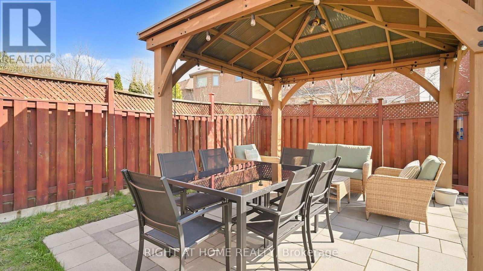 












5253 FLORAL HILL CRESCENT S

,
Mississauga (East Credit),




Ontario
L5V1V4

