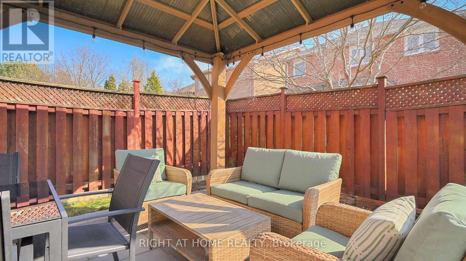 












5253 FLORAL HILL CRESCENT S

,
Mississauga (East Credit),




Ontario
L5V1V4

