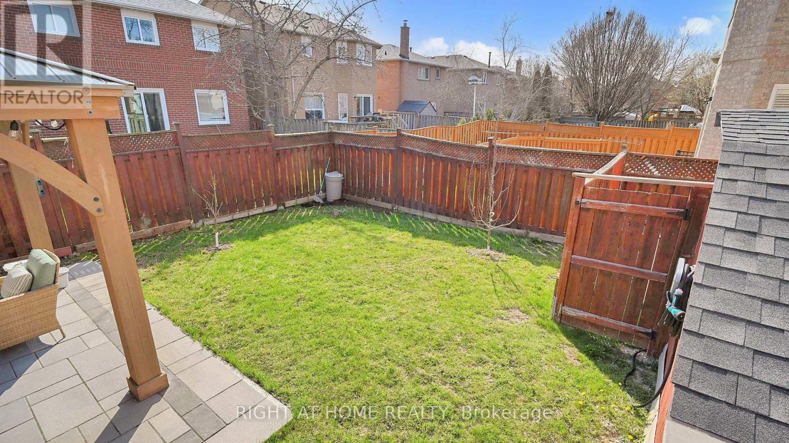 












5253 FLORAL HILL CRESCENT S

,
Mississauga (East Credit),




Ontario
L5V1V4

