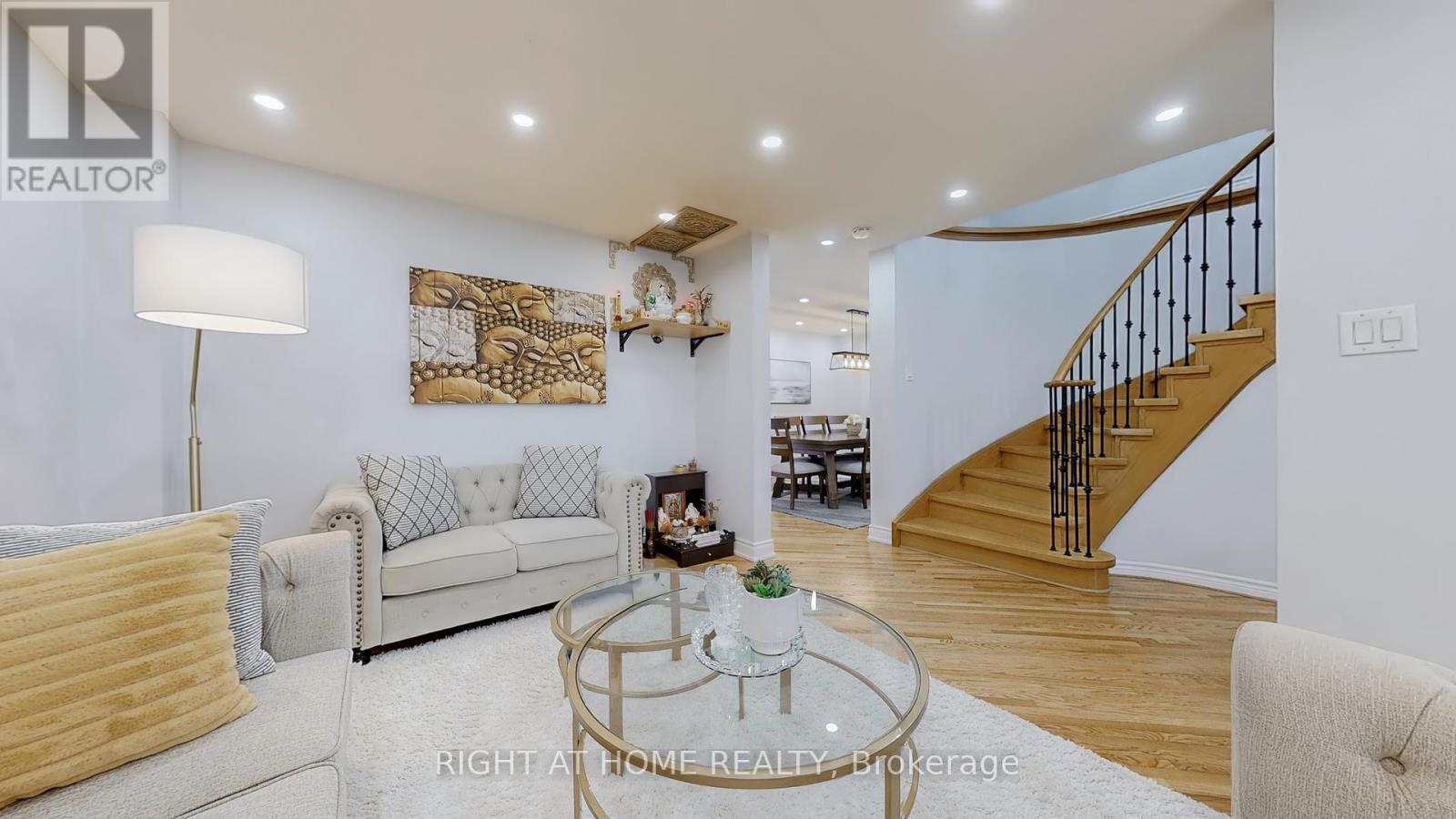 












5253 FLORAL HILL CRESCENT S

,
Mississauga (East Credit),




Ontario
L5V1V4

