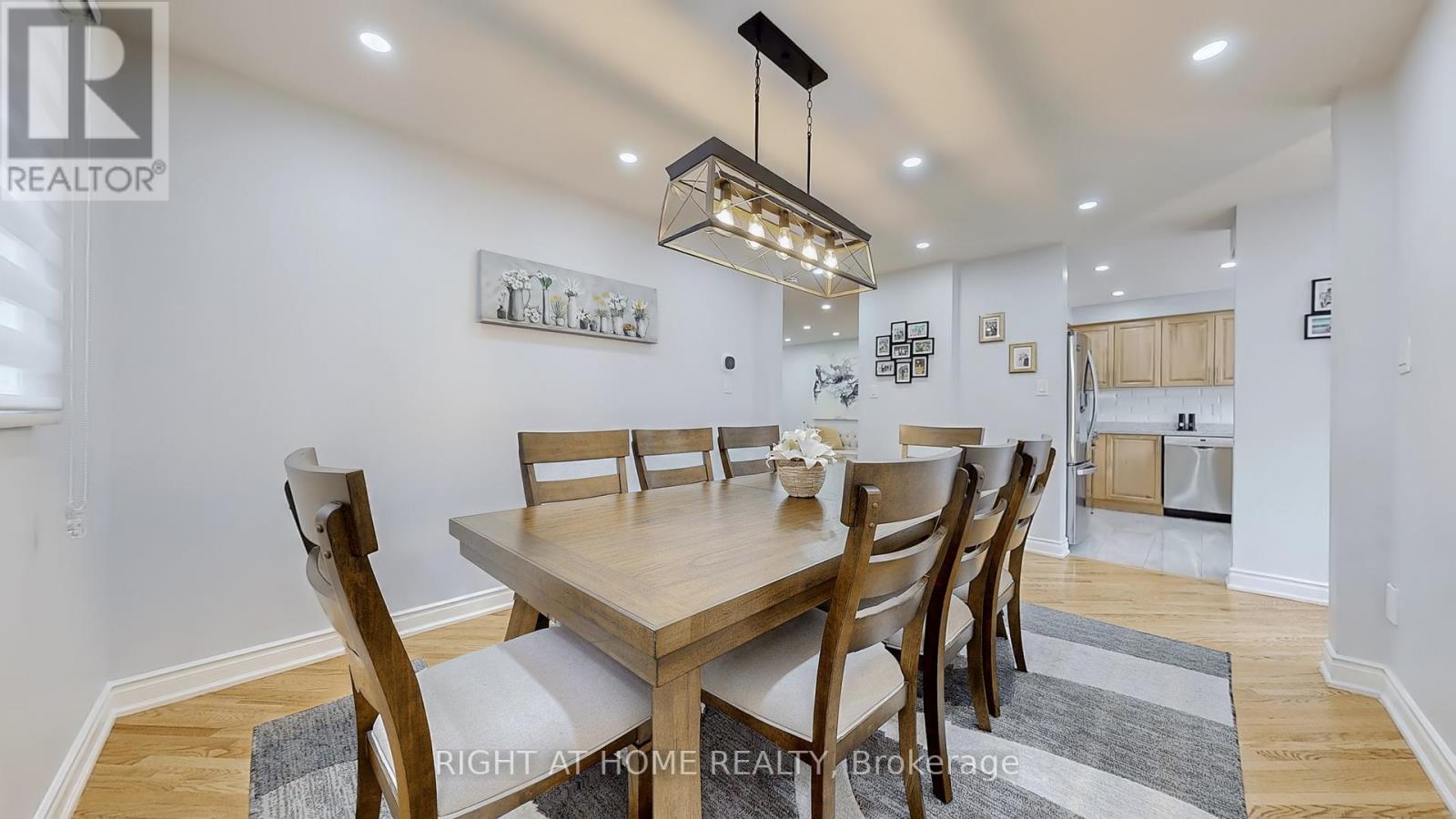 












5253 FLORAL HILL CRESCENT S

,
Mississauga (East Credit),




Ontario
L5V1V4

