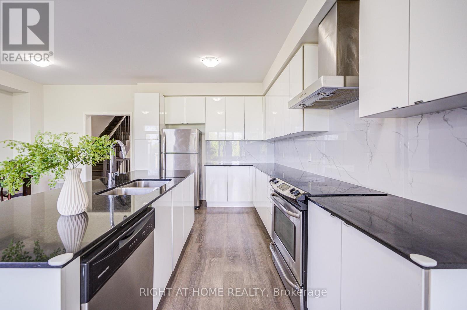 












229 FOWLEY DRIVE

,
Oakville (GO Glenorchy),




Ontario
L6H0P3

