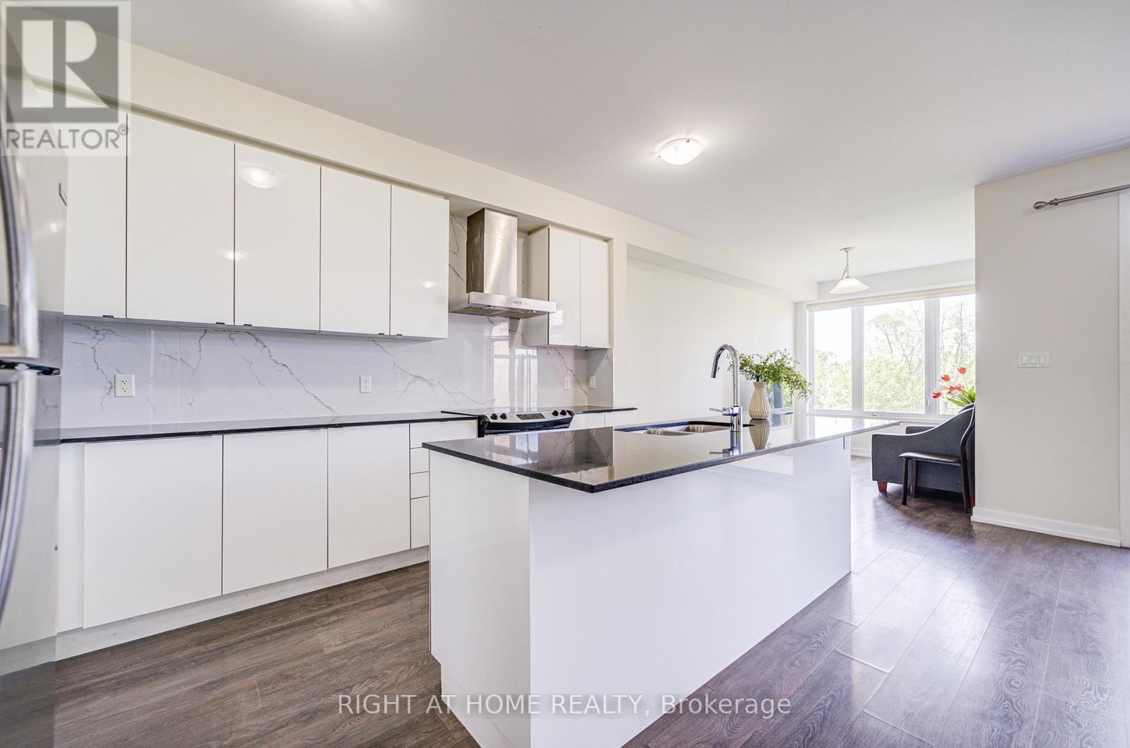 












229 FOWLEY DRIVE

,
Oakville (GO Glenorchy),




Ontario
L6H0P3

