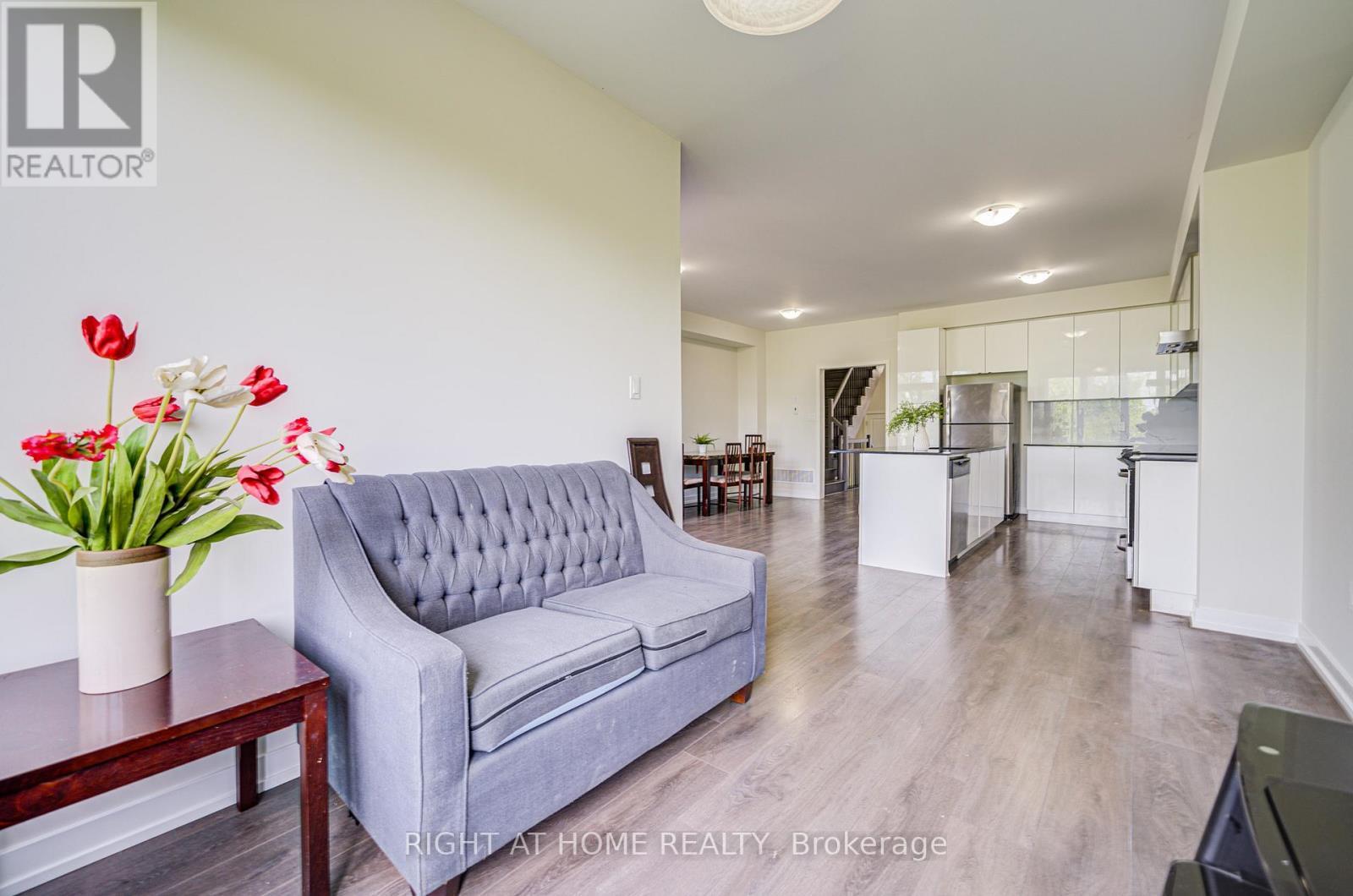 












229 FOWLEY DRIVE

,
Oakville (GO Glenorchy),




Ontario
L6H0P3

