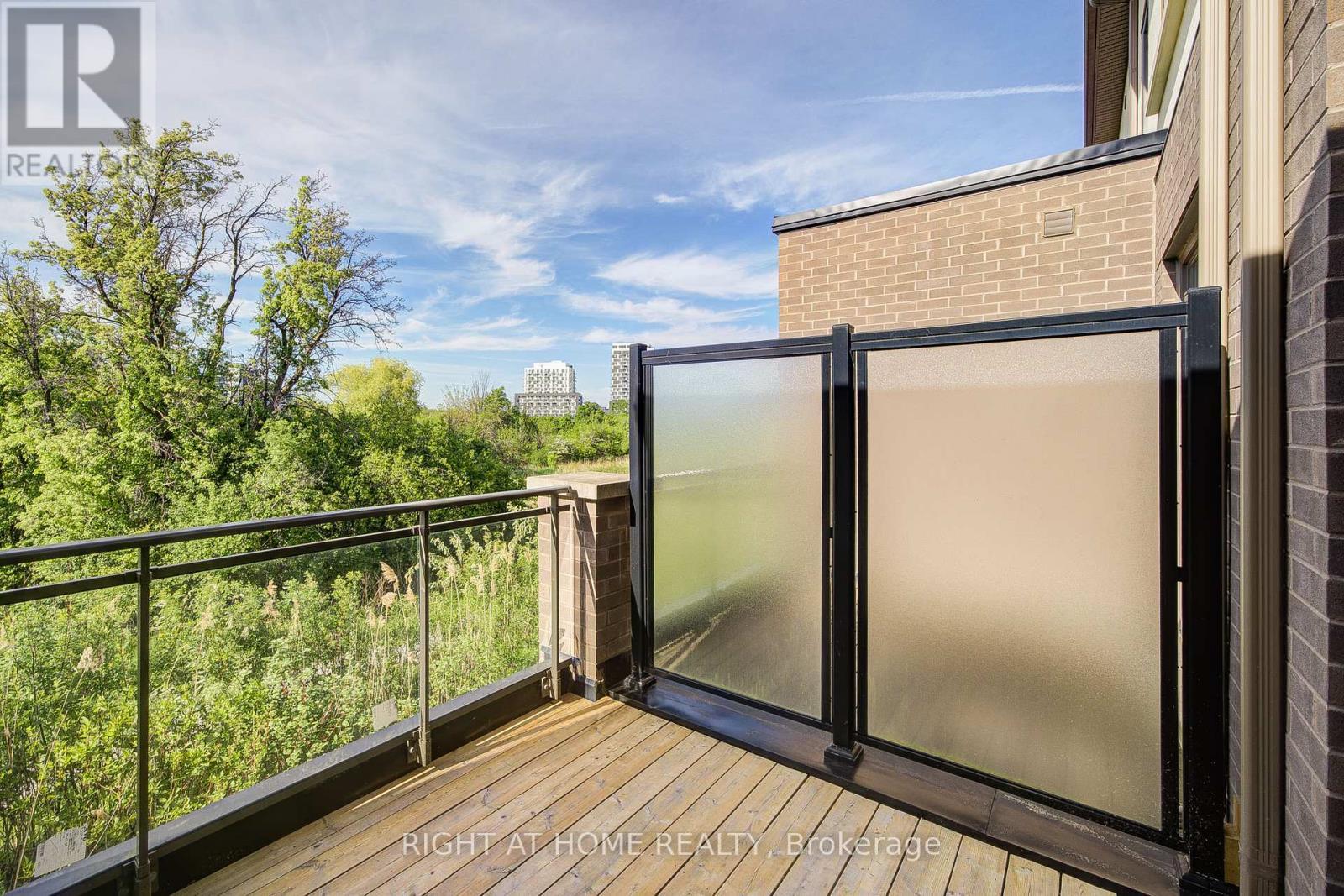 












229 FOWLEY DRIVE

,
Oakville (GO Glenorchy),




Ontario
L6H0P3

